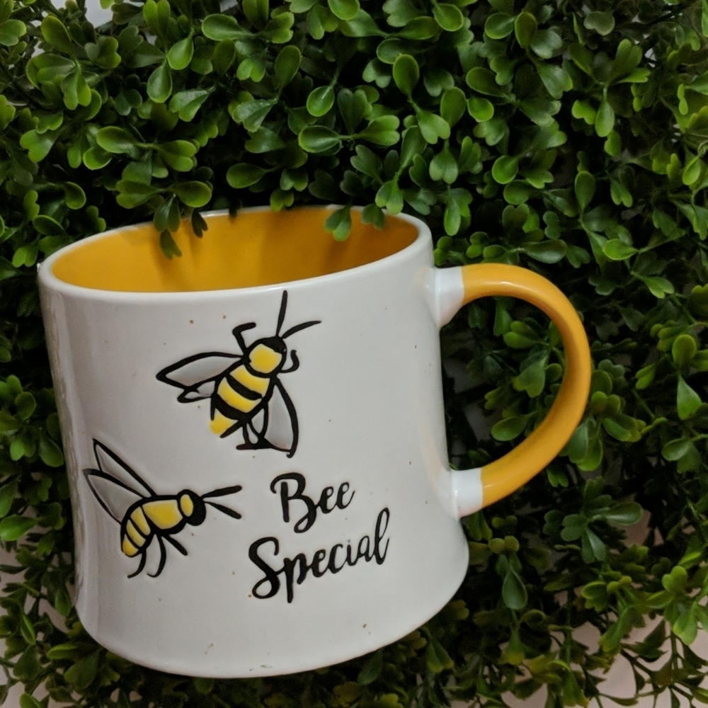 Bee Special Stoneware Bees Cup Mug 3D Embossed New